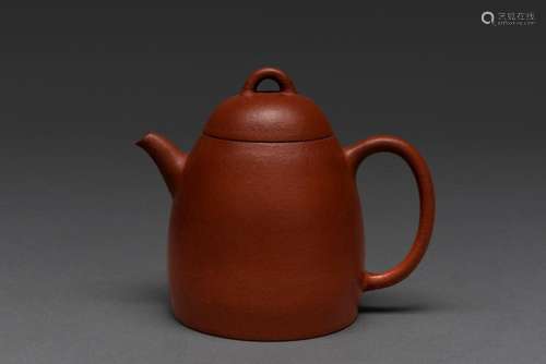 A CHINESE ZISHA TEAPOT, 20TH CENTURY