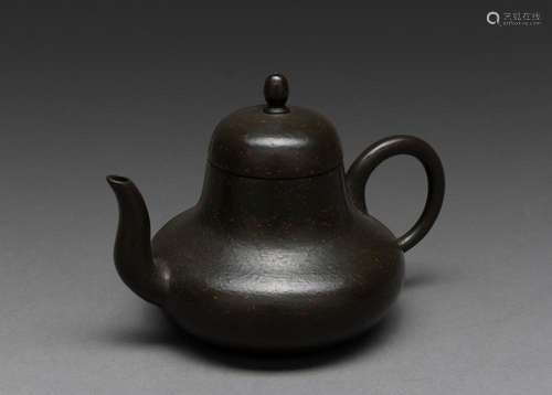 A CHINESE SMALL GREEN ZISHA TEAPOT, CONTEMPORARY