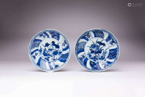 A NEAR PAIR OF CHINESE KO-SOMETSUKE BLUE AND WHITE DISHES 17...
