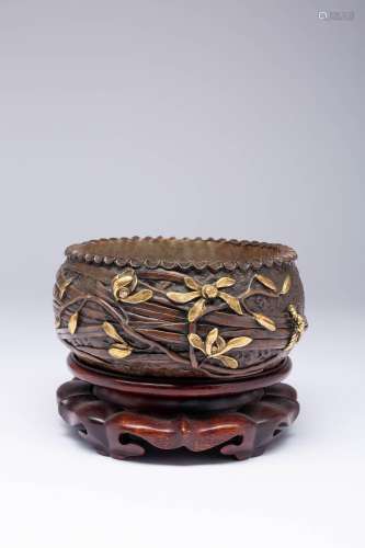 AN UNUSUAL JAPANESE POTTERY BOWL MEIJI OR LATER, 19TH OR 20T...