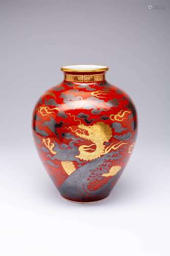 A LARGE JAPANESE KUTANI OVOID VASE MEIJI OR LATER, 20TH CENT...