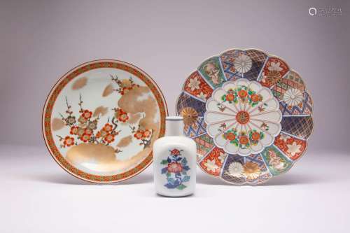 A SMALL COLLECTION OF JAPANESE PORCELAIN ITEMS MEIJI OR LATE...