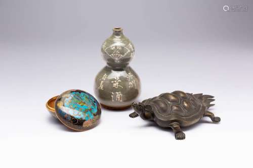A SMALL COLLECTION OF JAPANESE ITEMS MEIJI OR LATER, 20TH CE...