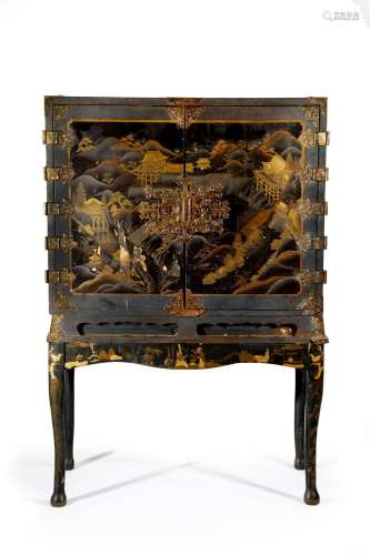 A JAPANESE EXPORT GILT AND BLACK LACQUER CABINET EDO PERIOD,...