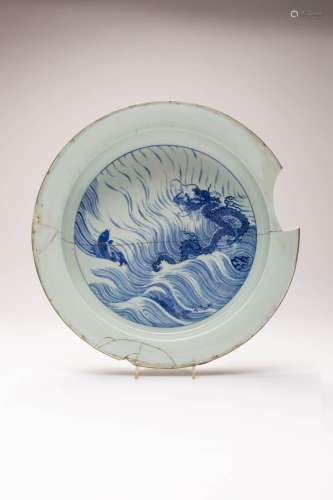 A LARGE AND RARE CHINESE IMPERIAL BLUE AND WHITE `DRAGON AND...