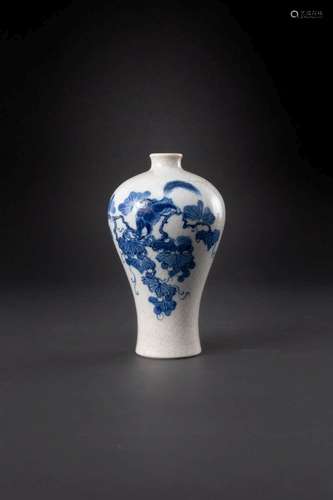 A SMALL CHINESE BLUE AND WHITE MEIPING 18TH/19TH CENTURY Pai...