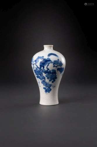 A SMALL CHINESE BLUE AND WHITE MEIPING 18TH/19TH CENTURY Pai...