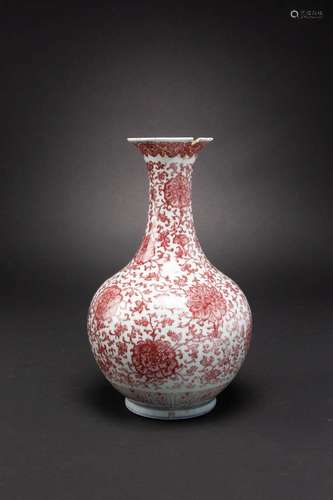 A RARE CHINESE UNDERGLAZE COPPER-RED VASE QIANLONG 1736-95 T...