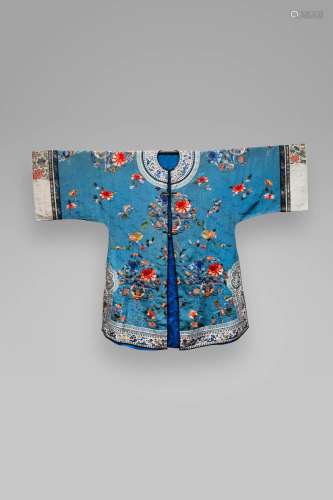A CHINESE BLUE GROUND SILK SUMMER ROBE LATE QING DYNASTY Dec...
