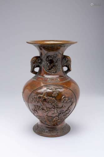 A HEAVILY CAST CHINESE BRONZE VASE PROBABLY LATE QING DYNAST...