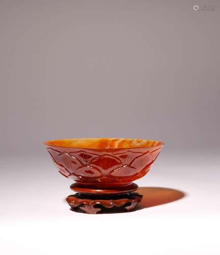 A CHINESE AGATE `LOTUS` BOWL LATE QING DYNASTY Carved with o...