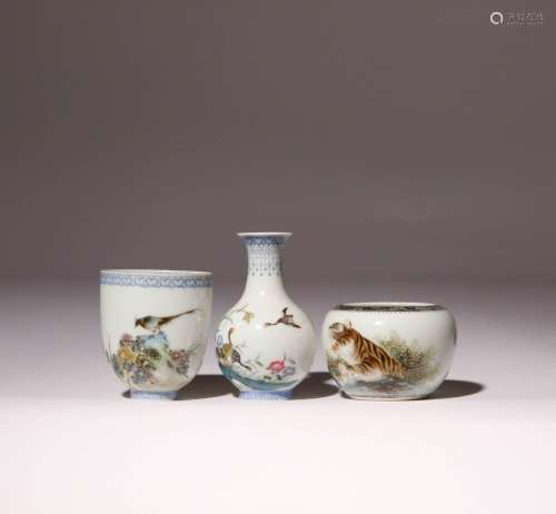 THREE CHINESE SMALL EGGSHELL PORCELAIN ITEMS REPUBLIC PERIOD...