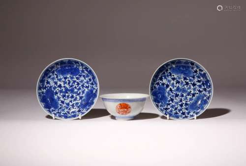 A PAIR OF CHINESE BLUE AND WHITE SAUCERS AND AN IRON-RED DEC...