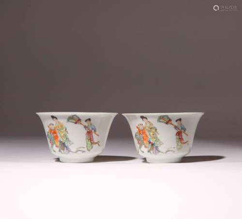 A PAIR OF CHINESE FAMILLE ROSE `FIGURAL` BOWLS 20TH CENTURY ...