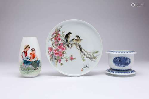 A COLLECTION OF CHINESE PORCELAIN ITEMS MODERN Comprising: a...
