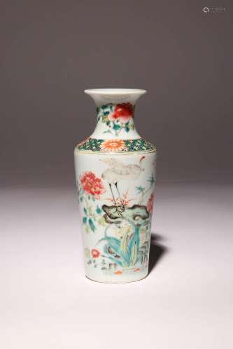 A SMALL CHINESE FAMILLE ROSE VASE 19TH CENTURY Painted with ...