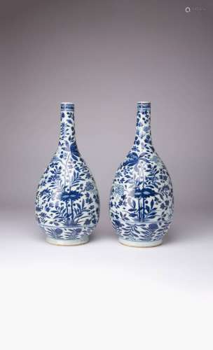A PAIR OF LARGE CHINESE BLUE AND WHITE BOTTLE VASES LATE QIN...