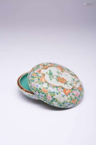 A CHINESE FAMILLE ROSE CIRCULAR BOX AND COVER LATE QING DYNA...