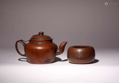 A LARGE CHINESE YIXING TEAPOT AND COVER AND AN INCISED ALMS ...