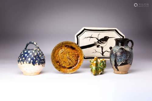 FIVE CHINESE CERAMIC ITEMS PROBABLY 20TH CENTURY Comprising:...
