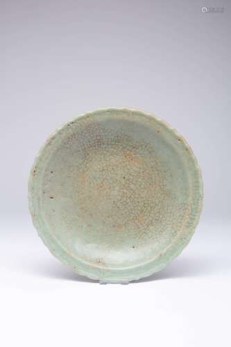 A CHINESE CELADON DISH BARBED-RIM CHARGER 16TH/17TH CENTURY ...
