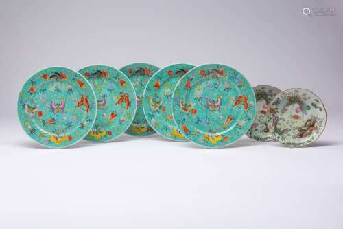 FIVE CHINESE FAMILLE ROSE PLATES 19TH CENTURY Painted with b...