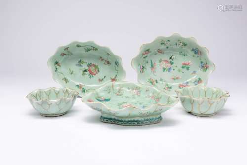 FIVE CHINESE CELADON-GROUND BOWLS 19TH CENTURY With shaped r...