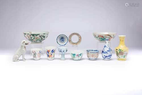 A COLLECTION OF CHINESE PORCELAIN ITEMS QING DYNASTY AND LAT...