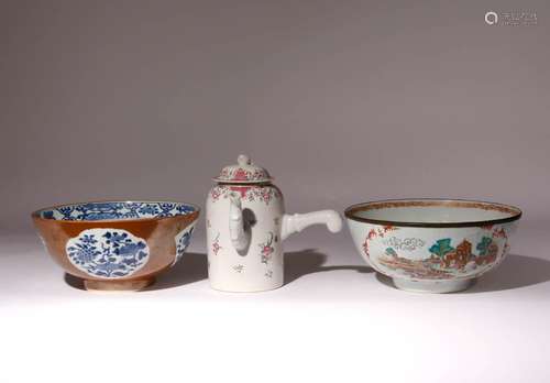 THREE CHINESE PORCELAIN ITEMS 18TH CENTURY Comprising: an un...