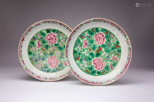 A LARGE PAIR OF CHINESE FAMILLE ROSE DISHES 18TH CENTURY Bri...