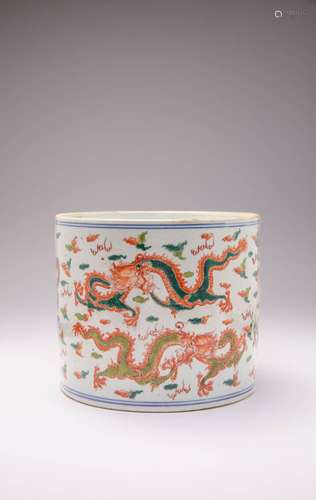 A LARGE CHINESE FAMILLE VERTE CYLINDRICAL `DRAGON` BRUSHPOT,...