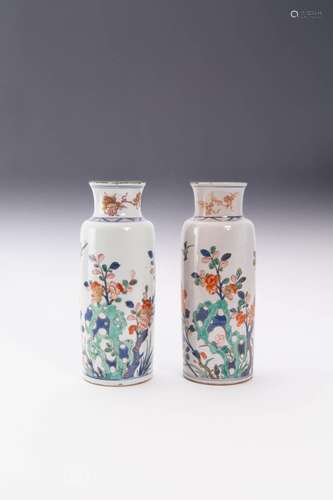 A PAIR OF CHINESE CYLINDRICAL VERTE IMARI VASES KANGXI 1662-...