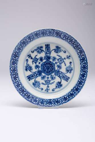 A SMALL CHINESE BLUE AND WHITE PLATE KANGXI 1662-1722 Decora...