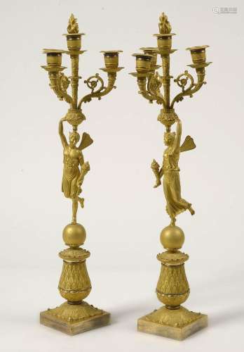 Paire de grands chandeliers Restauration en bronze doré déco...