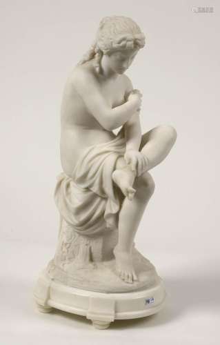 "Baigneuse assise" en marbre blanc de Carrare scul...