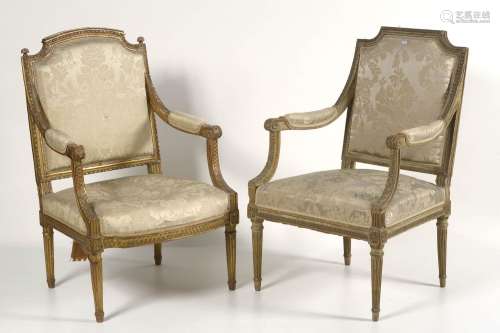 Deux fauteuils Louis XVI dit "à la reine" en bois ...