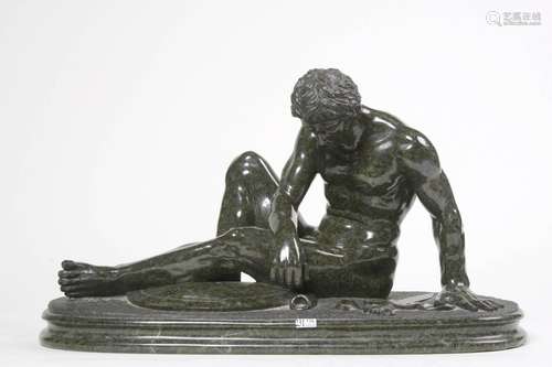 "Le gladiateur" en serpentine sculpté. Anonyme. Ep...