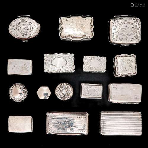 A Collection of 15 Silver Accessories