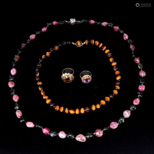 A Lot of 2 14KG Topaz and Amethyst Rings and Necklace