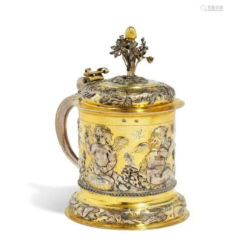 LIDDED TANKARD WITH AMORETTES PLAYING MUSIC
