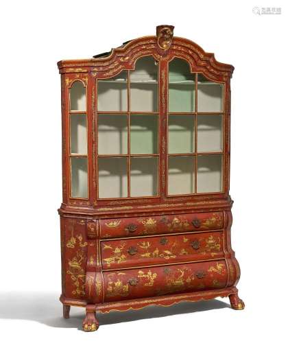 Display cabinet with chinoiseries