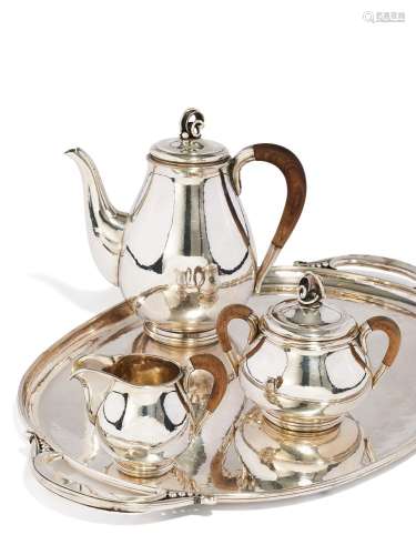 Coffee set with martellé surface and vegetal knobs
