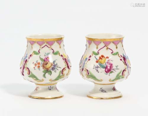 Pair of vases with floral decor
