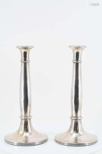 Pair of candlesticks with column-shaped shaft
