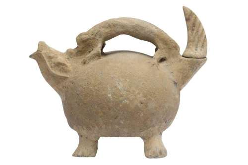 A CHINESE POTTERY EWER OF ZOOMORPHIC FORM