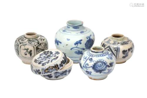 FOUR CHINESE BLUE AND WHITE JARLETS AND A COSMETIC BOX AND C...