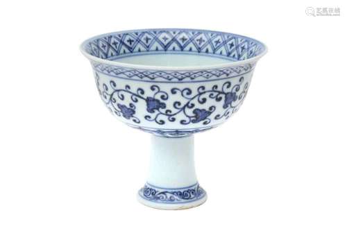 A CHINESE BLUE AND WHITE MING-STYLE STEM BOWL