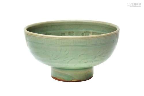 A CHINESE LONGQUAN CELADON `FIGURATIVE` BOWL