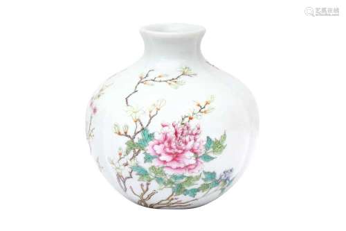 A CHINESE FAMILLE-ROSE LOBED `FLOWERS` WATER POT