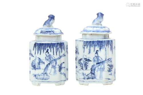 A PAIR OF CHINESE BLUE AND WHITE TEA CADDIES